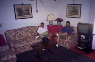 915thumb.jpg (10257 bytes)